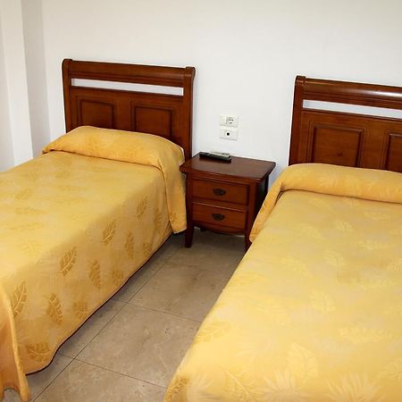 Hostal Restaurante La Masia Vila-real ภายนอก รูปภาพ