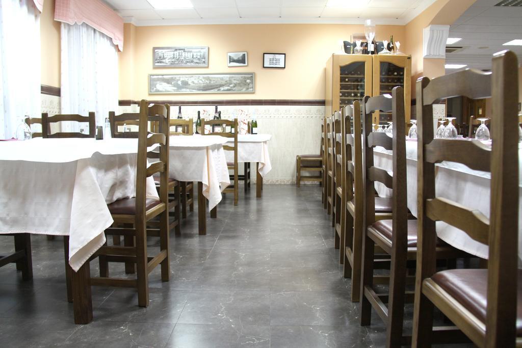 Hostal Restaurante La Masia Vila-real ภายนอก รูปภาพ