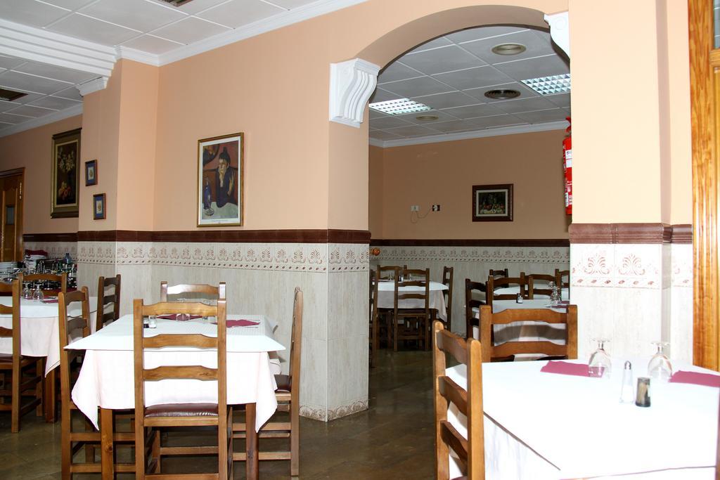 Hostal Restaurante La Masia Vila-real ภายนอก รูปภาพ