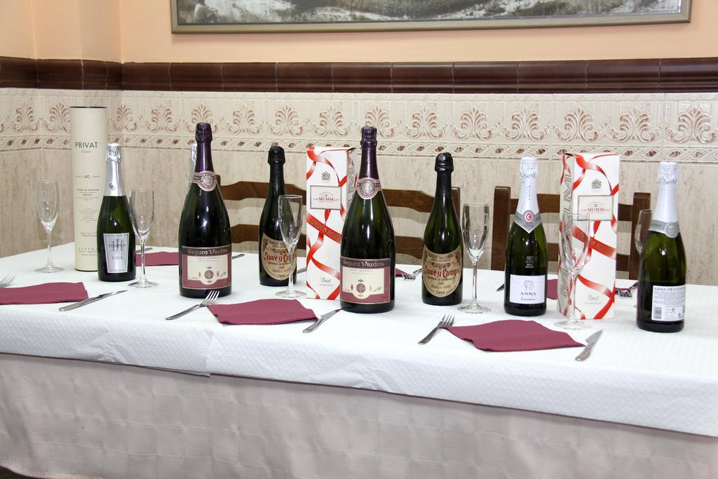 Hostal Restaurante La Masia Vila-real ภายนอก รูปภาพ