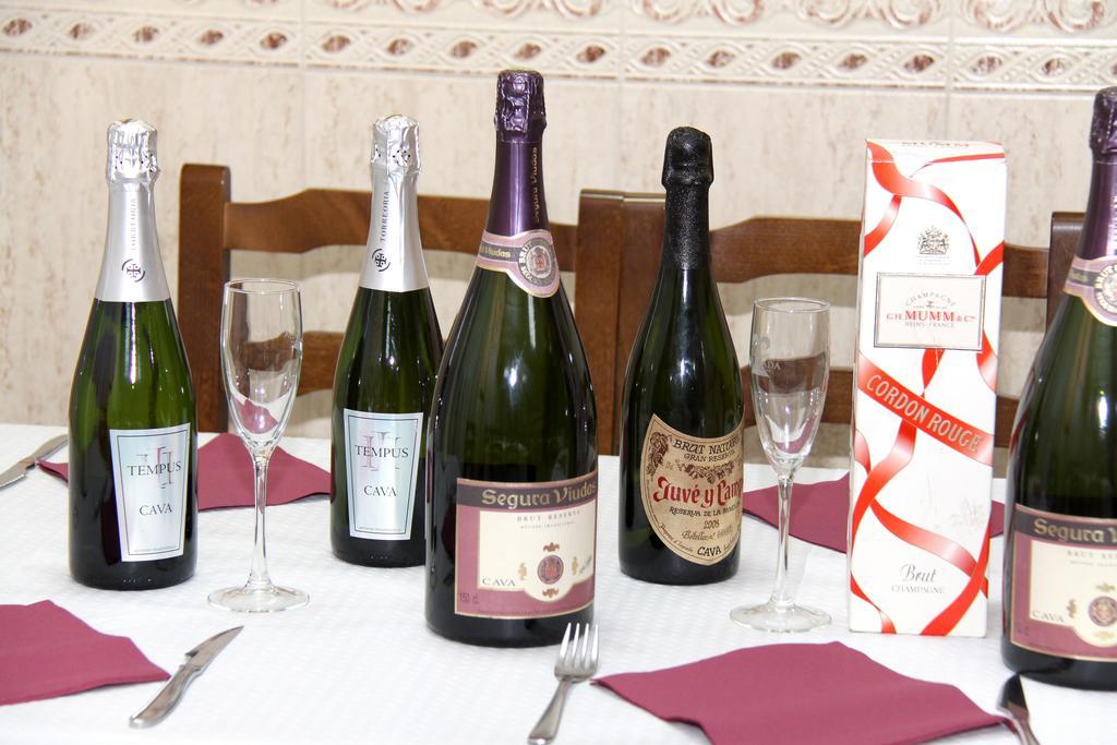 Hostal Restaurante La Masia Vila-real ภายนอก รูปภาพ