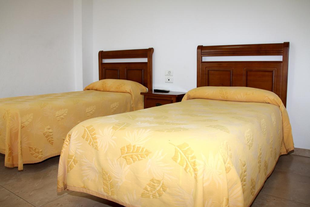 Hostal Restaurante La Masia Vila-real ภายนอก รูปภาพ