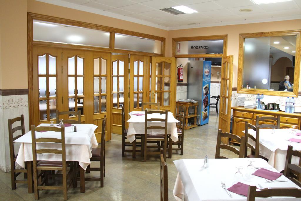 Hostal Restaurante La Masia Vila-real ภายนอก รูปภาพ