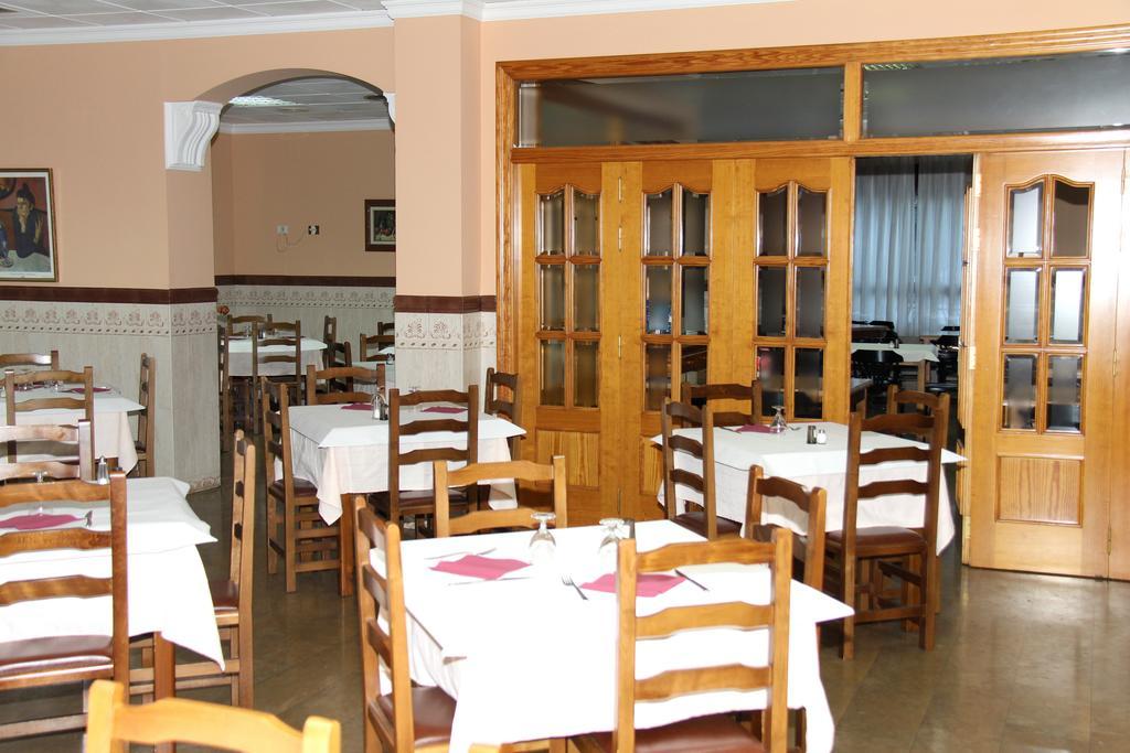 Hostal Restaurante La Masia Vila-real ภายนอก รูปภาพ