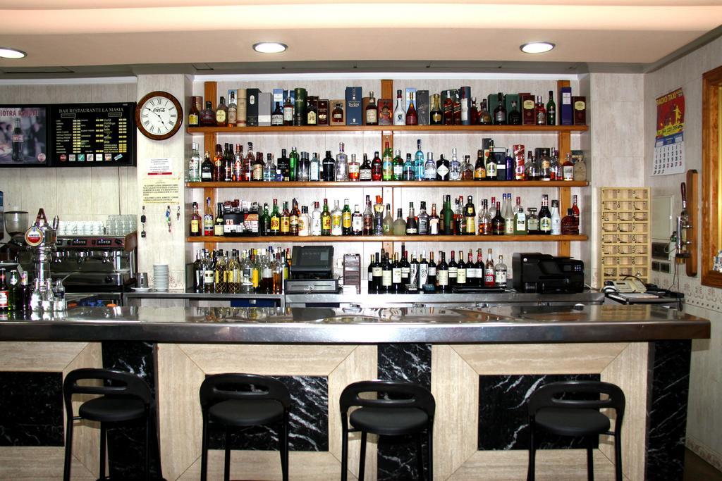 Hostal Restaurante La Masia Vila-real ภายนอก รูปภาพ