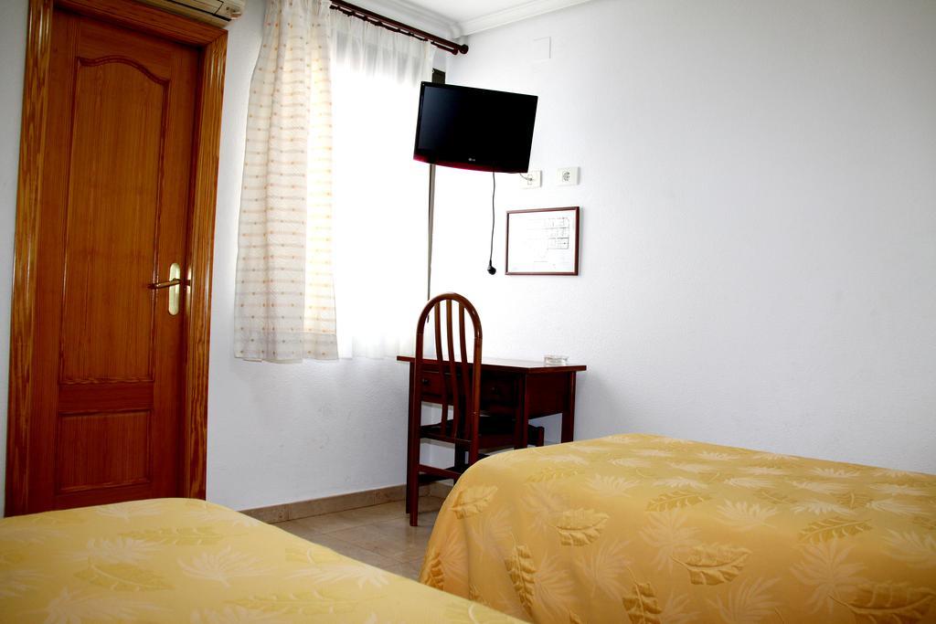 Hostal Restaurante La Masia Vila-real ภายนอก รูปภาพ