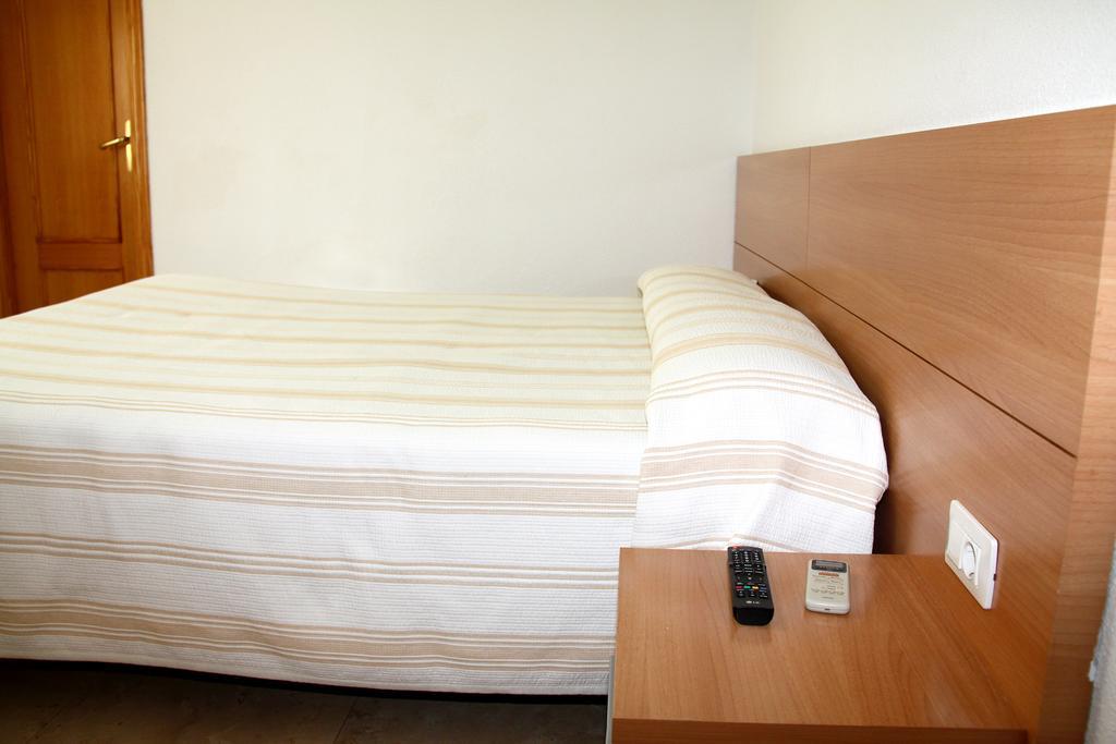 Hostal Restaurante La Masia Vila-real ภายนอก รูปภาพ