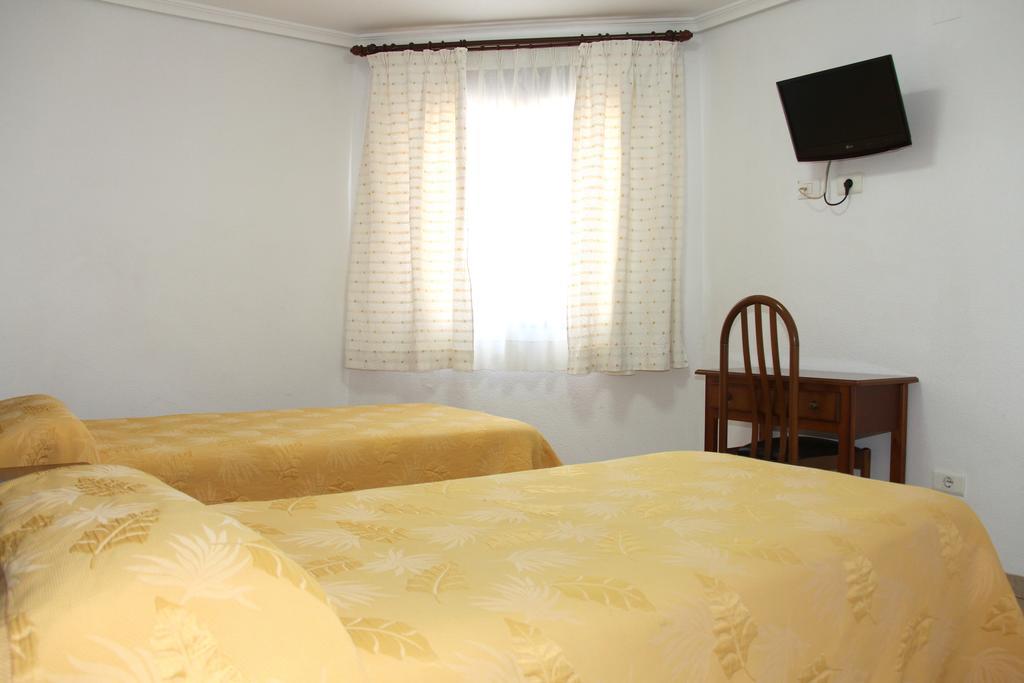 Hostal Restaurante La Masia Vila-real ภายนอก รูปภาพ
