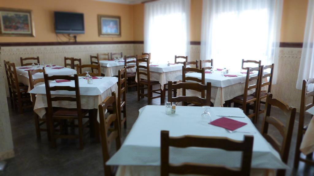 Hostal Restaurante La Masia Vila-real ภายนอก รูปภาพ